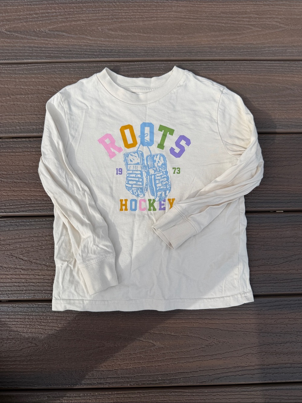 Roots Kids Cream Long-Sleeve Tee with Multicolor 'Roots Hockey' Graphic